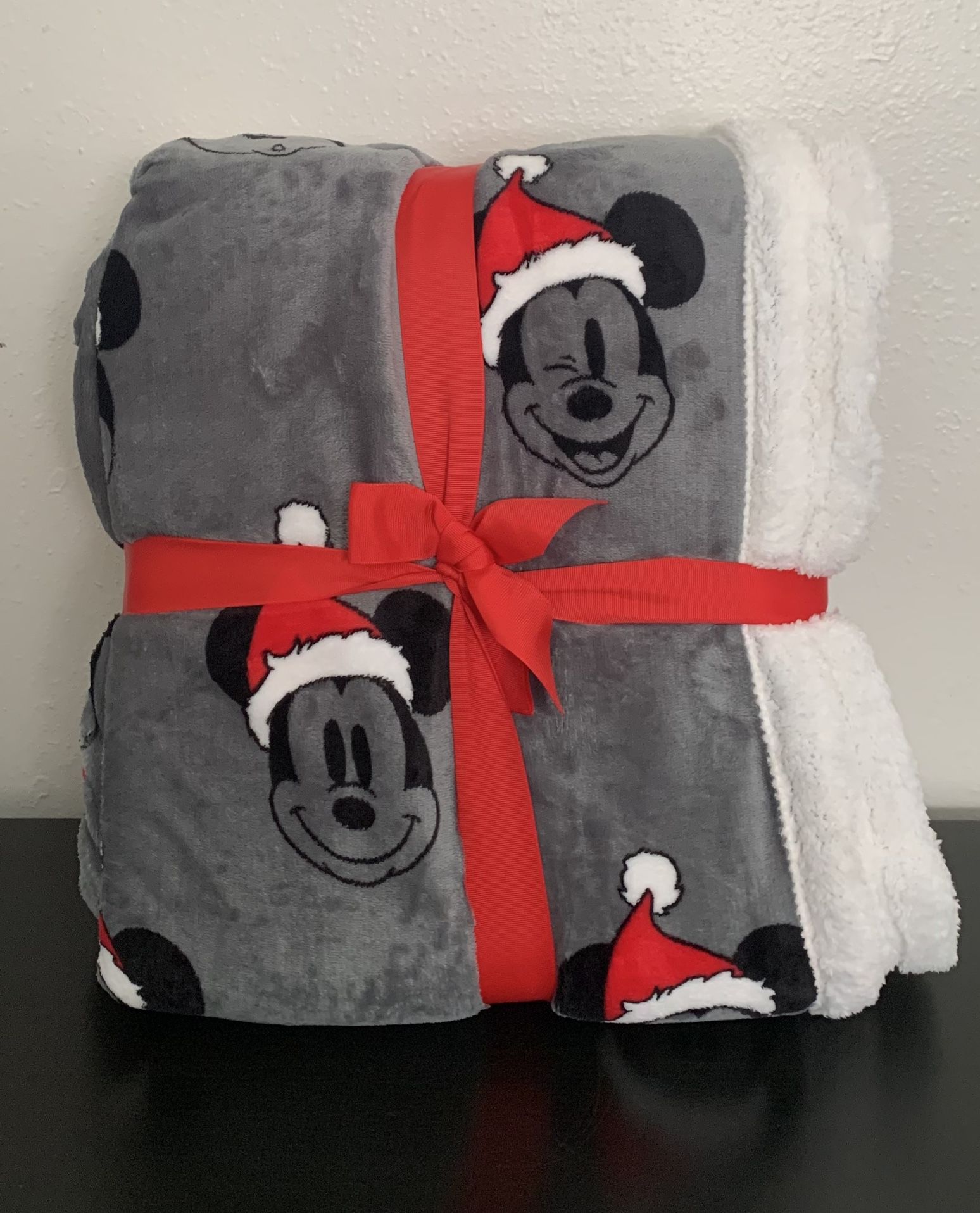 Disney Mickey Mouse Full Queen Christmas Santa Hat Blanket Throw Sherpa