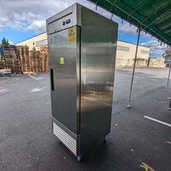 Clearance NSF Solid Door Reach-In Freezer 1 Door Freezer N10171