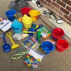 A Lot Of Educational Toy To Help Children Learn.  They’re Well Kept (NO SHIPPING)