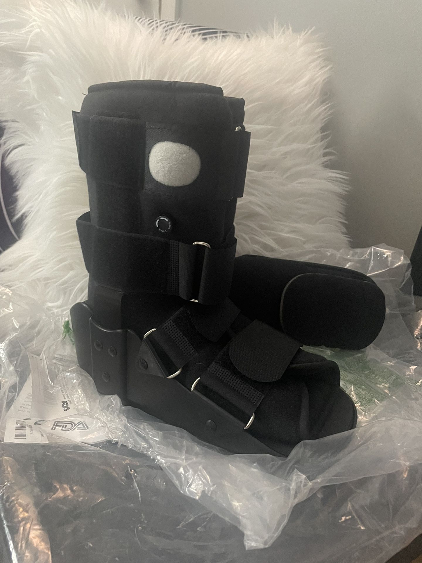 Walking Boot Fracture Boot for Broken Foot, Sprained Ankle-Medium