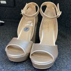 Cute light heels !