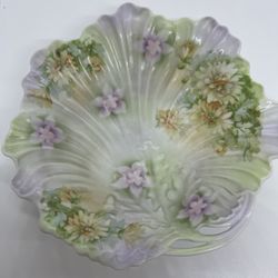 ANTIQUE GERMAN SILESIA PAINTED SCALLOPED BOWL WITH BEAUTIFUL PASTEL FLOWERS 7.5”