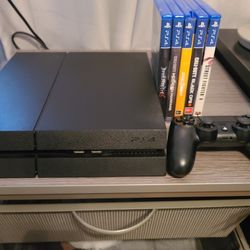 Playstation 4 (PS4) With Controller And 5 Games