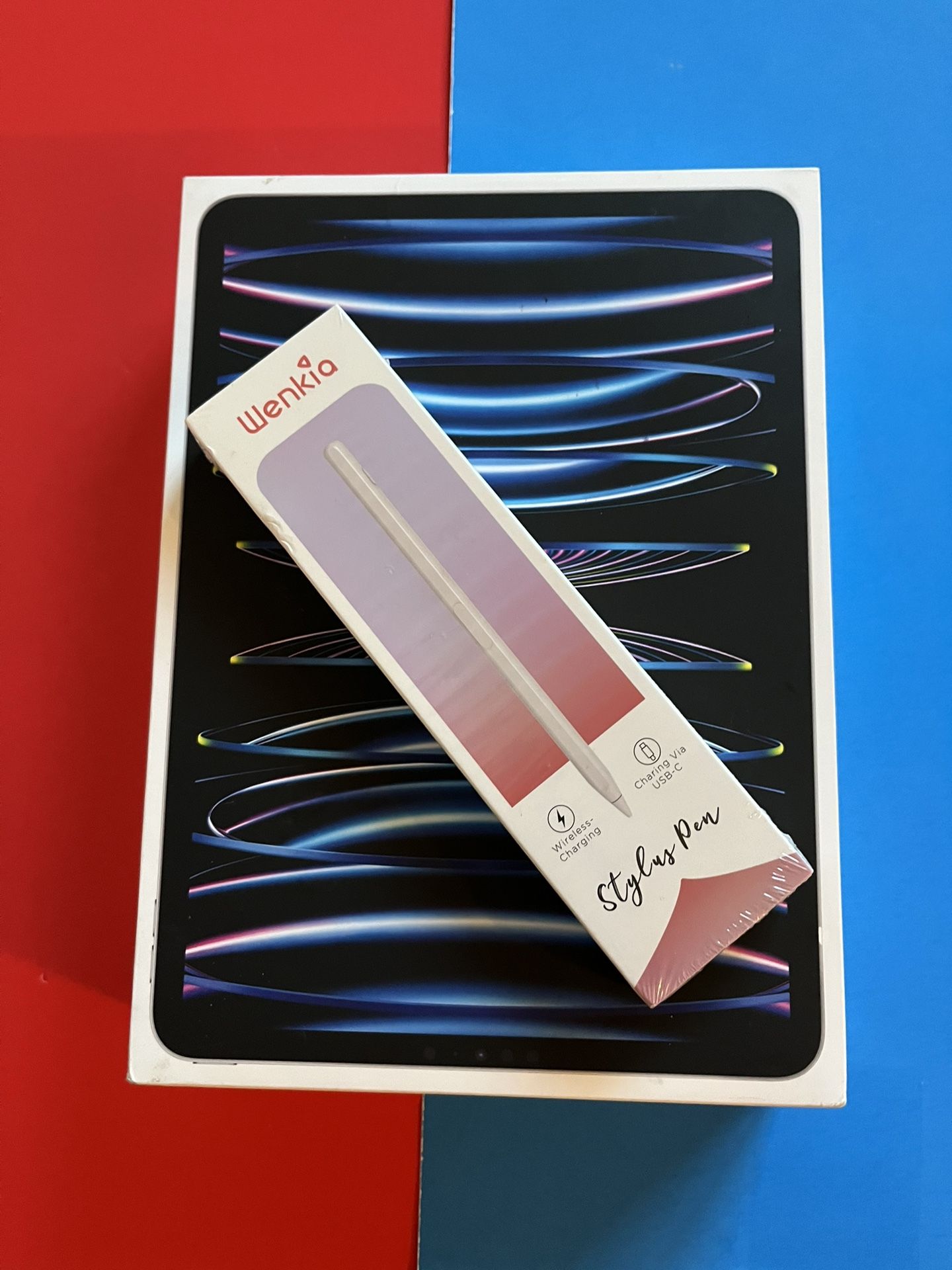 Apple iPad Pro 11 (2022 Model /  M2 Chip) 256GB with keyboard case and pencil. Like new 