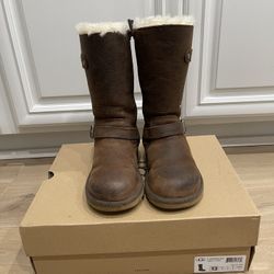 Kids Uggs (size 13)