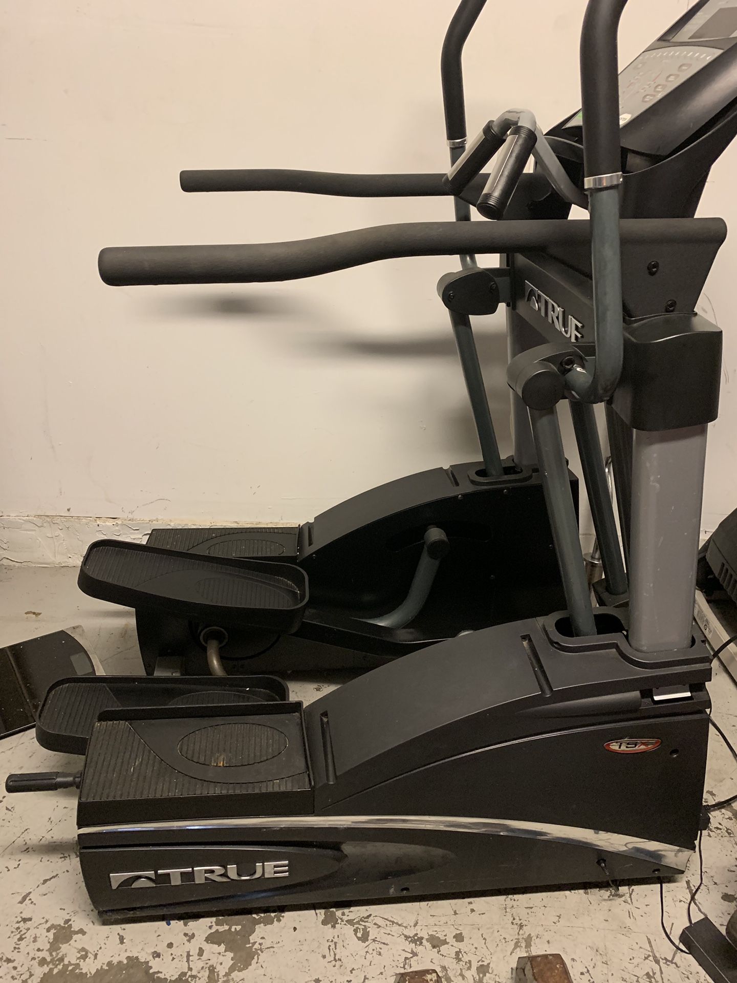 True TSX Elliptical Machine 
