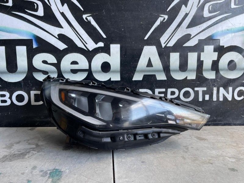 Kia Soul Right Passenger Headlight Oem
