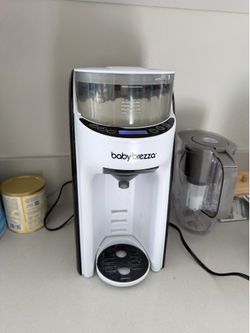 Baby Brezza Formula Pro Advanced – Like New, Used Less Than 5 Times
