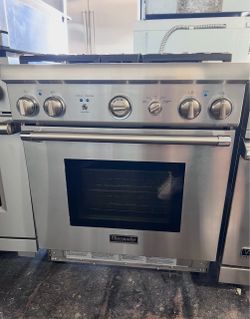 Thermador Professional 30” Pro Harmony Gas Range – Stainless Steel – $3,500