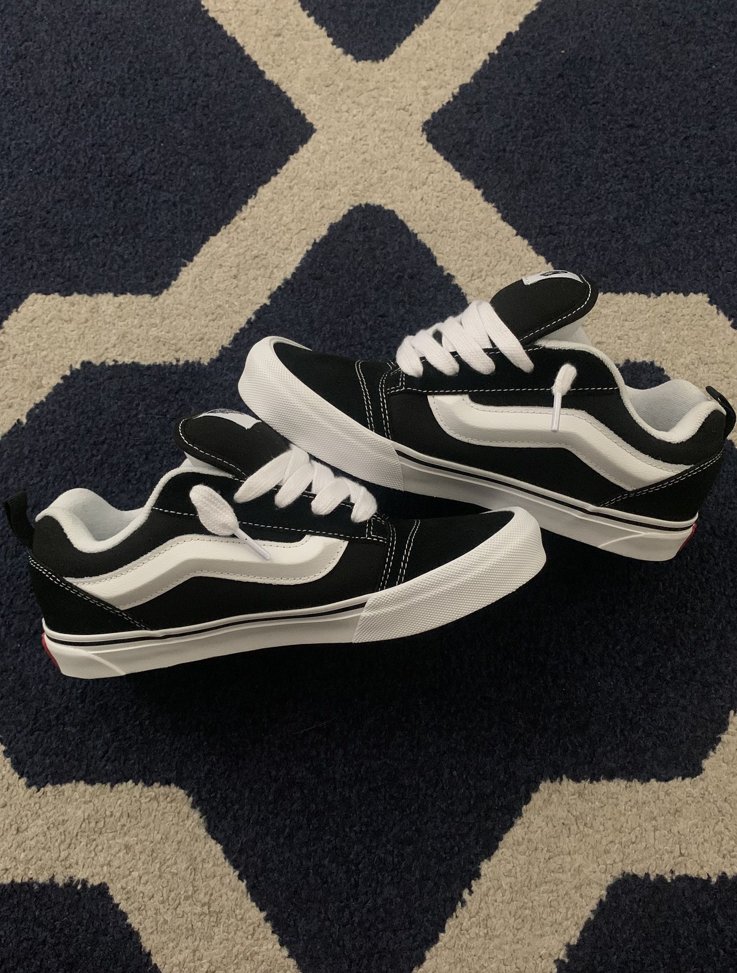 Knu Skool Vans- Size 6.5 M/8 W