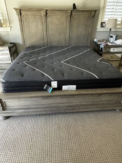 Simmons Beautyrest Mattress And Foundation King Size Bed