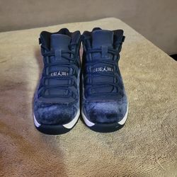Jordan 11 Midnight Navy Velvet 