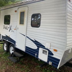 2010 Trail X toy hauler 19 foot camper
