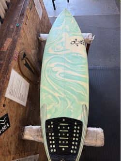 5’8” Custom Surfboard (28.8 L) epoxy
