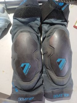 Knee pads for mtb or bmx - size small