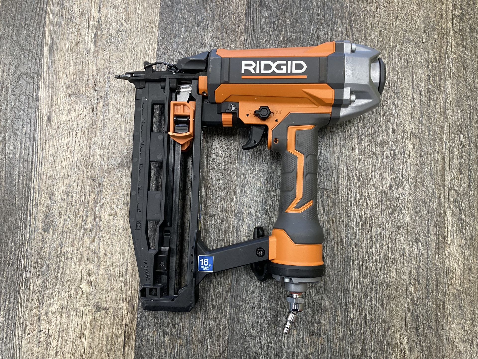 RIDGID R250SFF3 Pneumatic 16-Gauge 2-1/2 in. Straight Finish Nailer