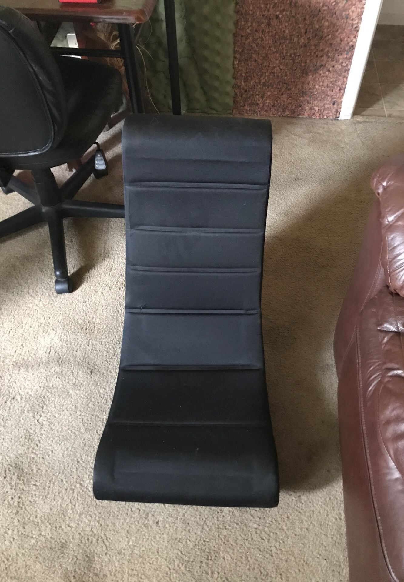 Foldable gaming chair