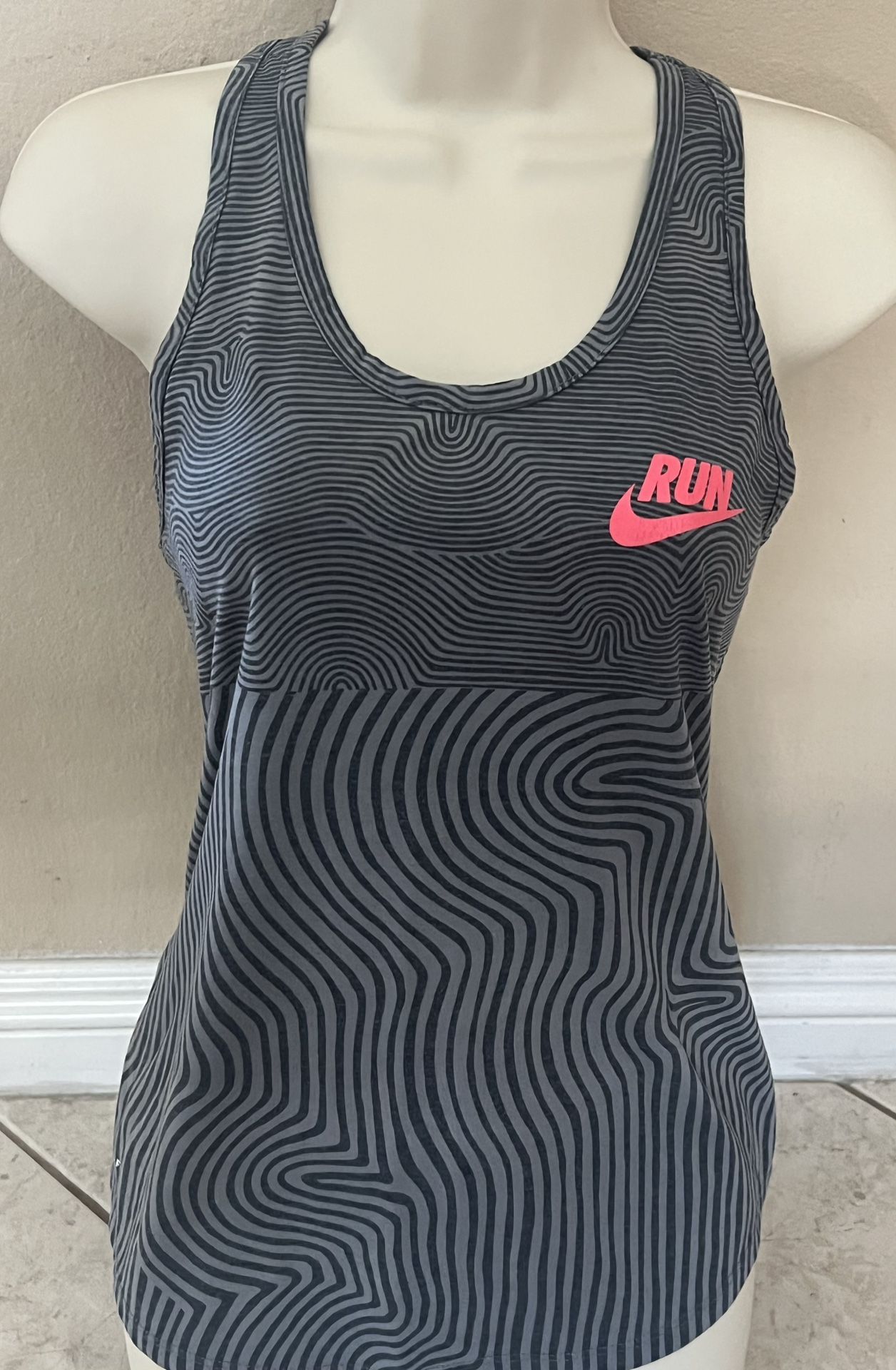 The Nike Tee Women's Size Med Dri-Fit Athletic Cut Racerback gray RUN Tank