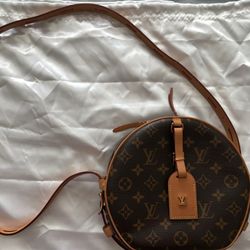 Authentic Louis Vuitton Boîte Chapeau Souple Monogram Crossbody (Entrupy Certified)