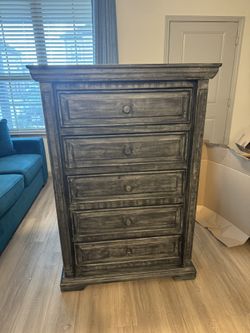 2 Chest Of Drawers