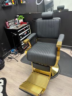 BARBER TOOL BOX FOR SELL ONLY