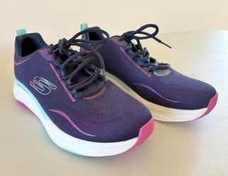 * Brand new sketchers! Women's size 8