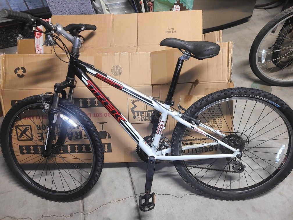 Trek 820 Mountain Bike