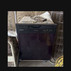 Dishwasher. Works Fine Black Frigidaire 