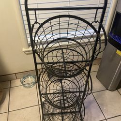 Storage basket