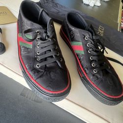Almost New Gucci , Barely Used Them Original ( No Fake )