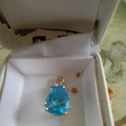 Yellow Gold Blue Topaz Pendant 10kt 