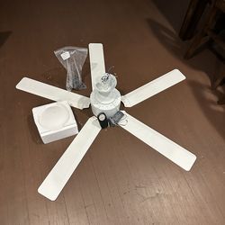 Intertek Ceiling Fan With Light and remote control