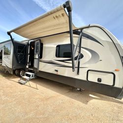 2018 Laredo 37FT 3 Slideouts 