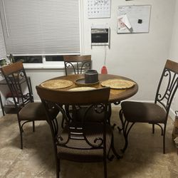 Round Dining Table 
