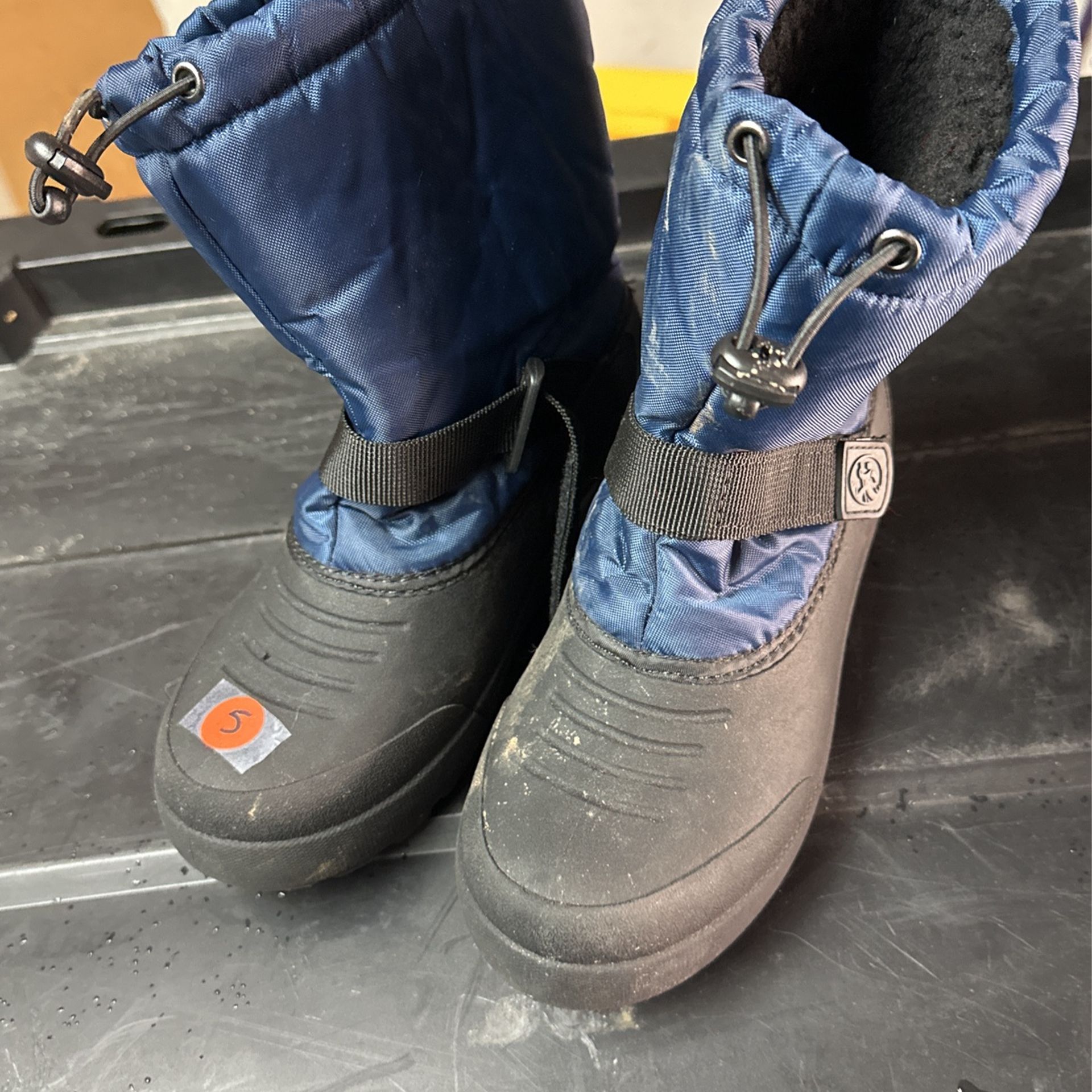 Snow Boots Size 5