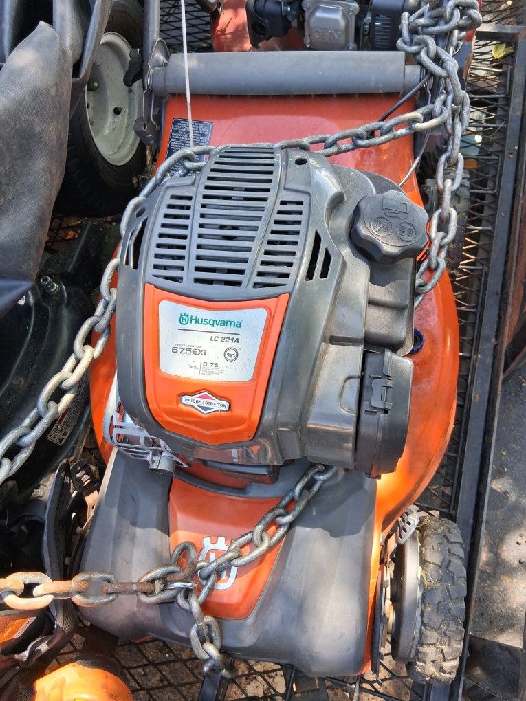 Lawn EQUIPMENT Husquvarna 