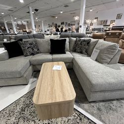 Megginson 2PC Sectional w chaise