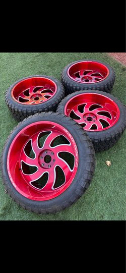 Chevy Silverado rines 24x12 llantas como nuevas