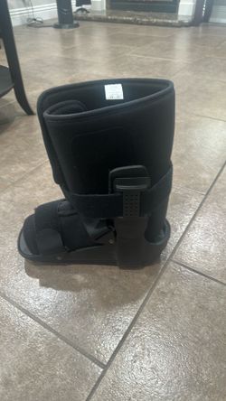 Orthopedic boot size large