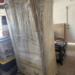really nice heavy duty armoire 