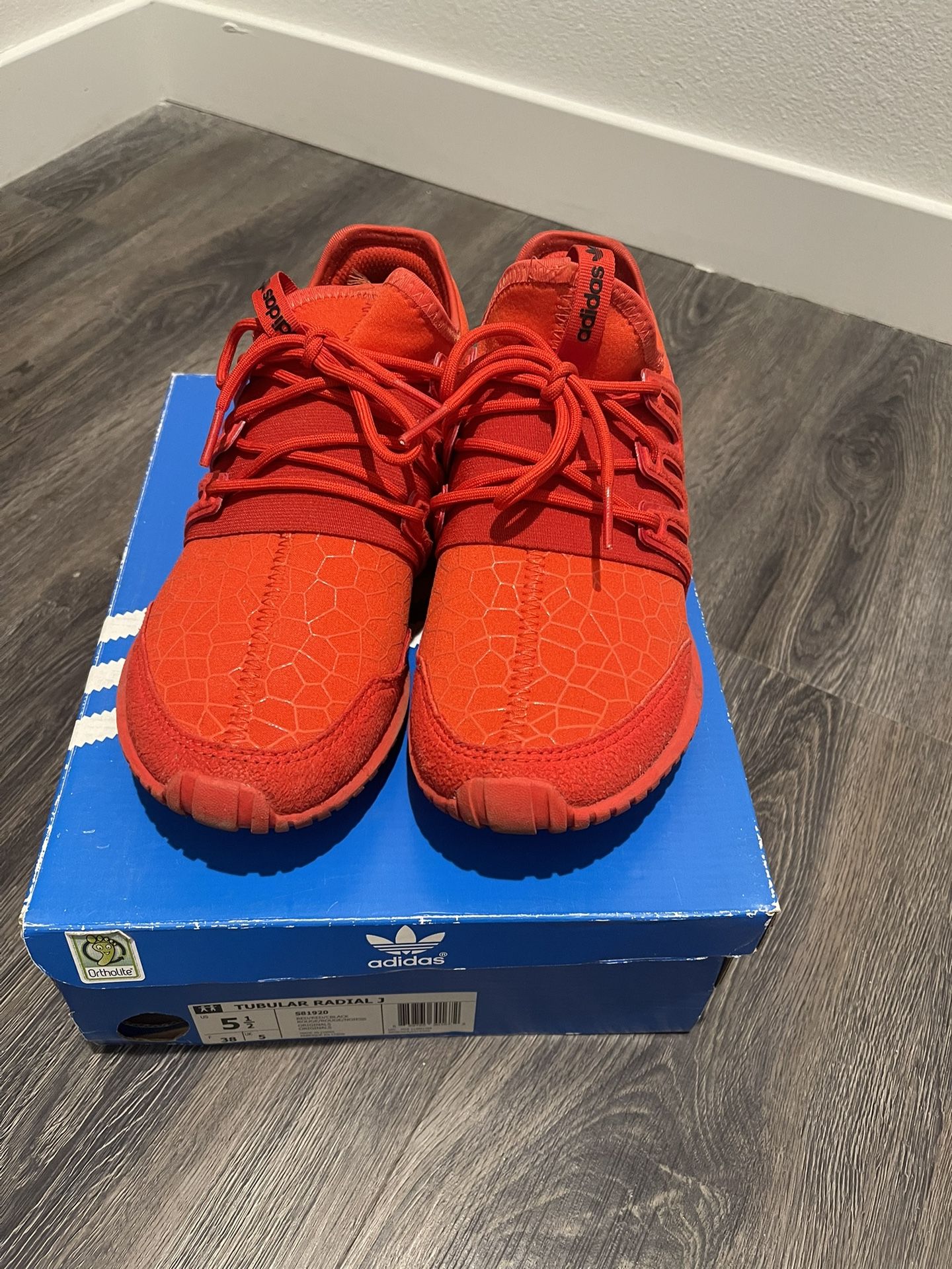 Adidas Tubular Radial