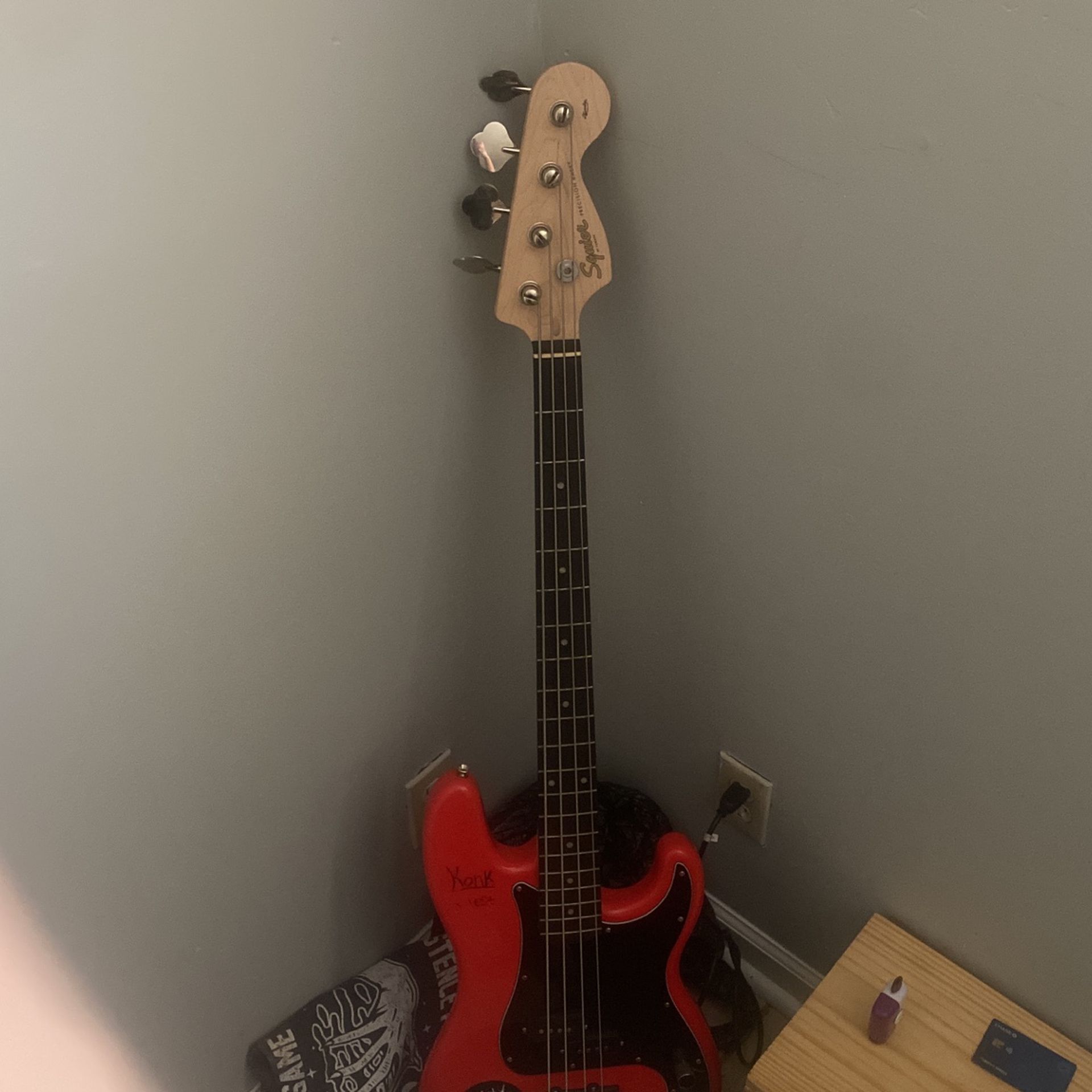 Bass And Amp (Squire Bass peavy Amp)