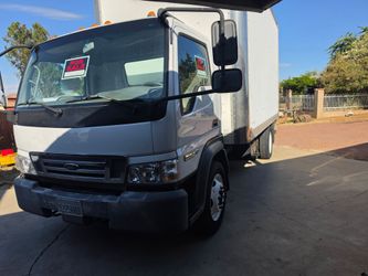 Super clean 2006 low mileage LCF 450 * Box Truck*