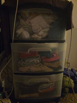 Plastic storage containers-free