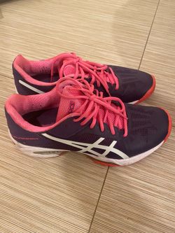Women’s  Women’s  ASICS tennis shoes, size 7,5