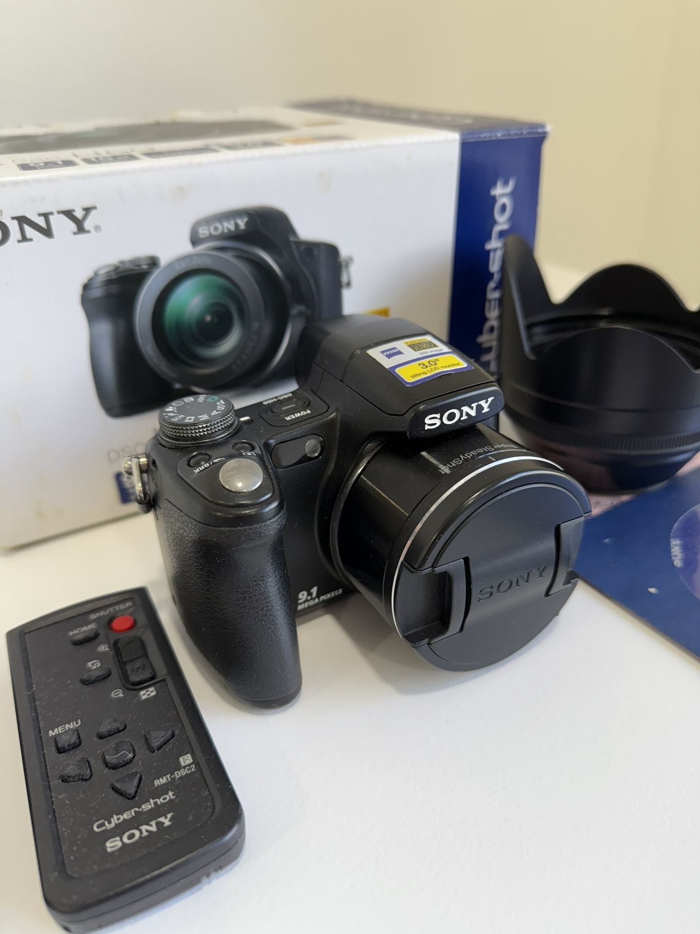 Sony Cyber-shot DSC-H50 Digital Camera