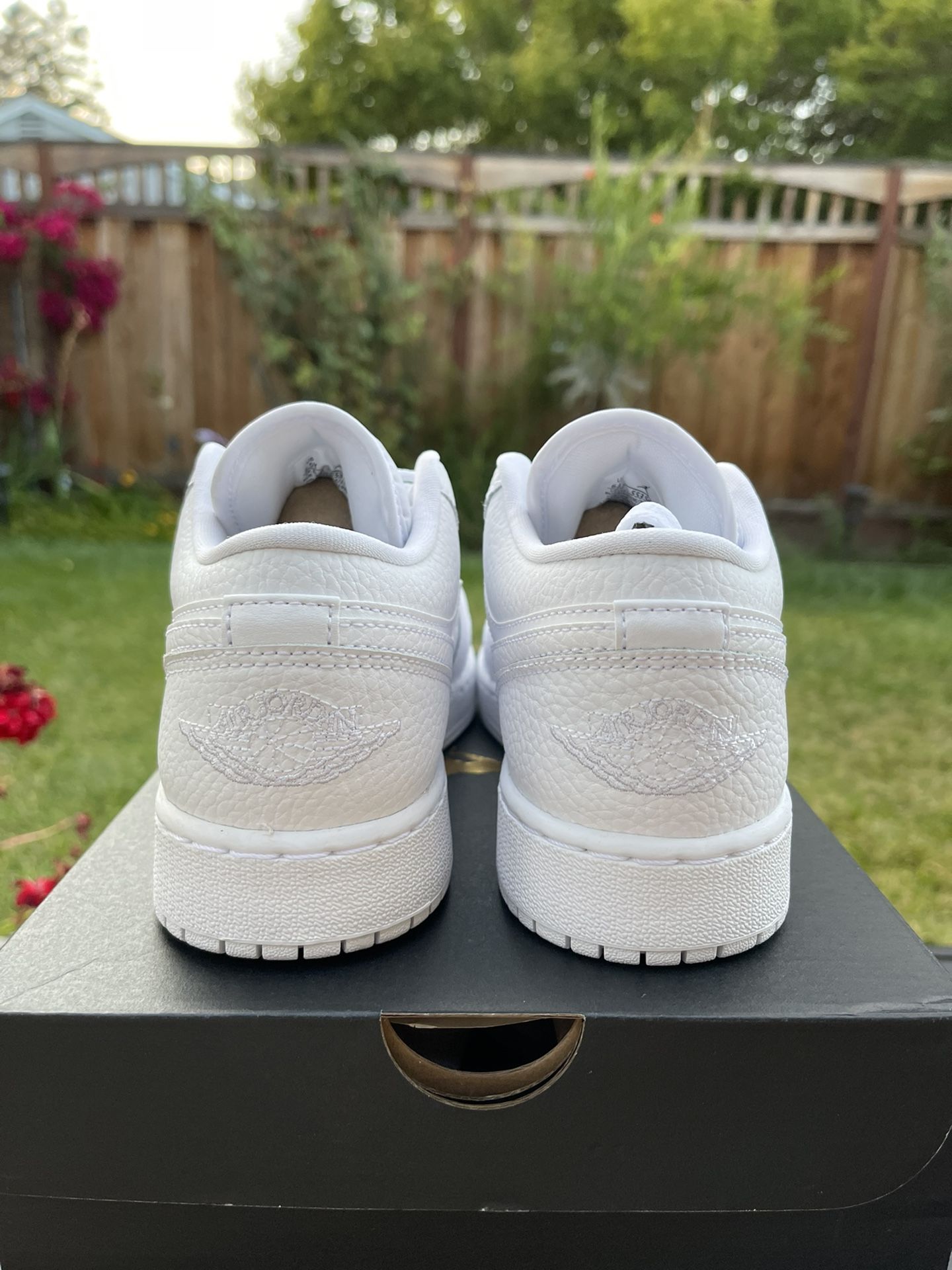 Air Jordan 1 Low Triple White GS, 553560-130