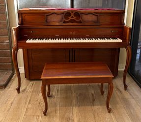 Yamaha Upright Piano – Good Condition + Bench Includedd