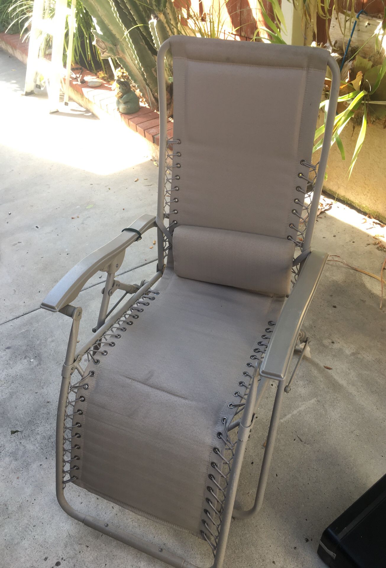 Outdoor recliner chair