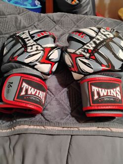 New Muay Thai Boxing gloves